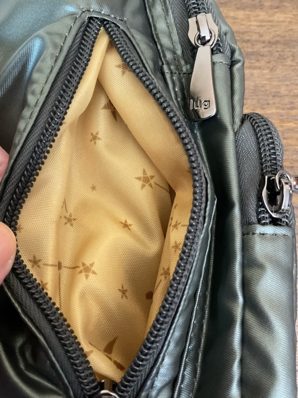 Lug Metallic Olive Huggie Insulated Crossbody Bag NWOT - Picture 9 of 10